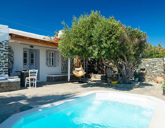 Διαμονή με ιδιωτική πισίνα στη Σίφνο, στο Efthymia apartments